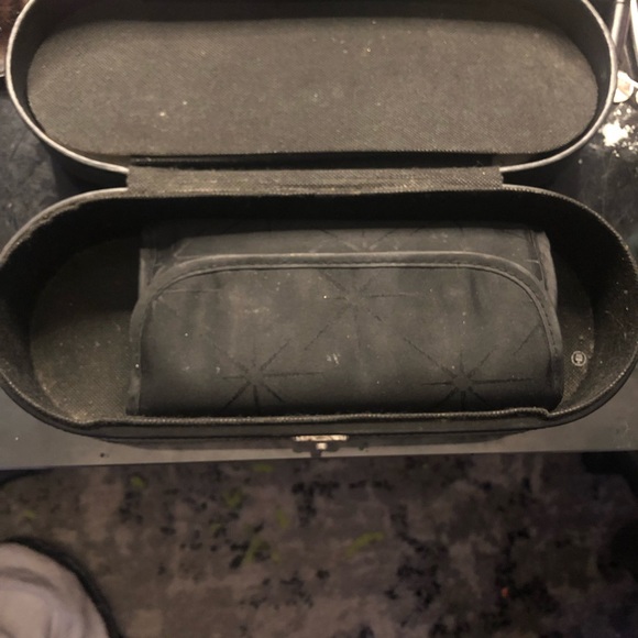 Younique box + full makeup brush set - Picture 2 of 4